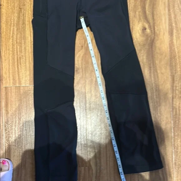 Lululemon crop atheltic pants with zip pocket - Picture 7 of 11